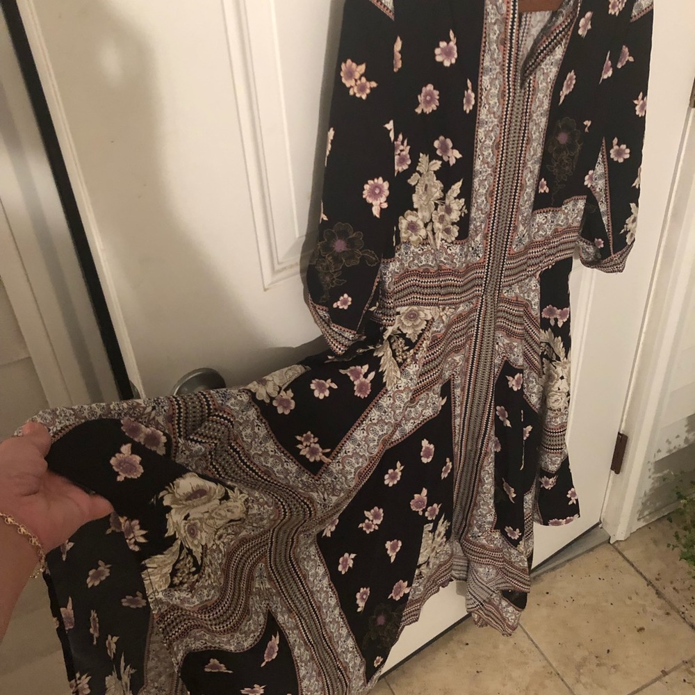 Pretty black mid length dress